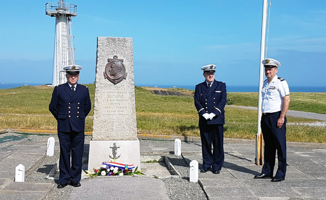 Une stèle à sa mémoire est érigée dans l'enceinte militaire du CROSS du Cap Gris Nez, à proximité de Boulogne-sur-Mer
