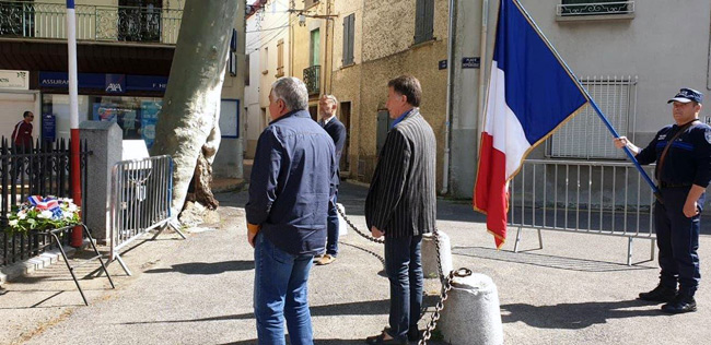 Les élus de St Paul de Fenouillet et porte-drapeau